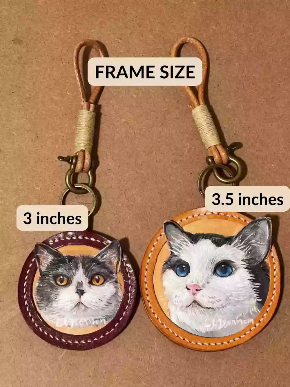 Leather pet portrait keychain size guide showing 3 inch vs 3.5 inch round frames.
